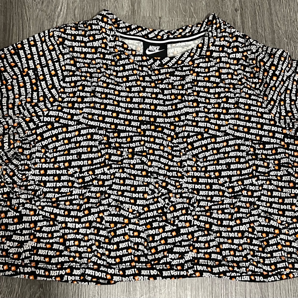 Nike cropped just do it allover print large